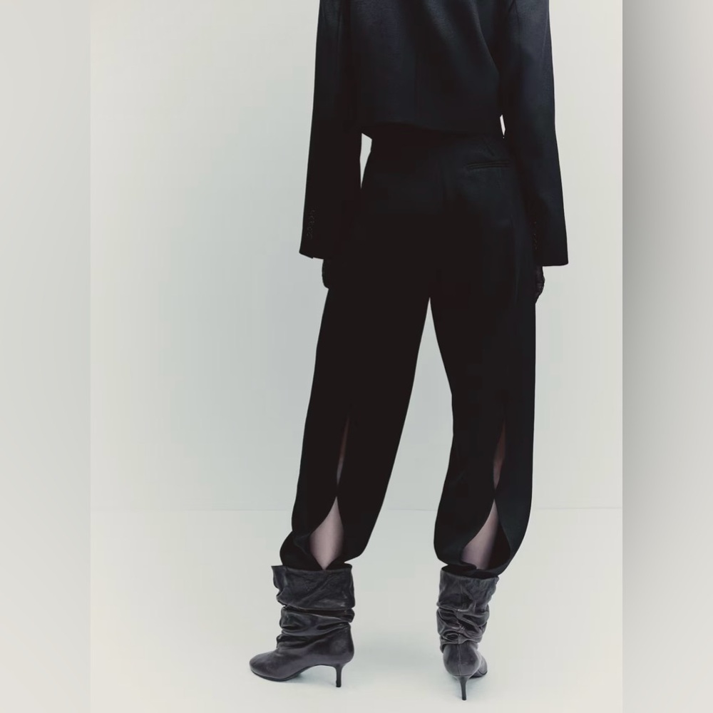 H&M STUDIO COLLECTION
SLIT-DETAIL WOOL PANTS
Black